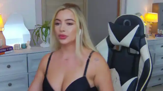 Alessia-Miller - Flirt4Free Hot Show Video - 2025 04-02 05:55:38