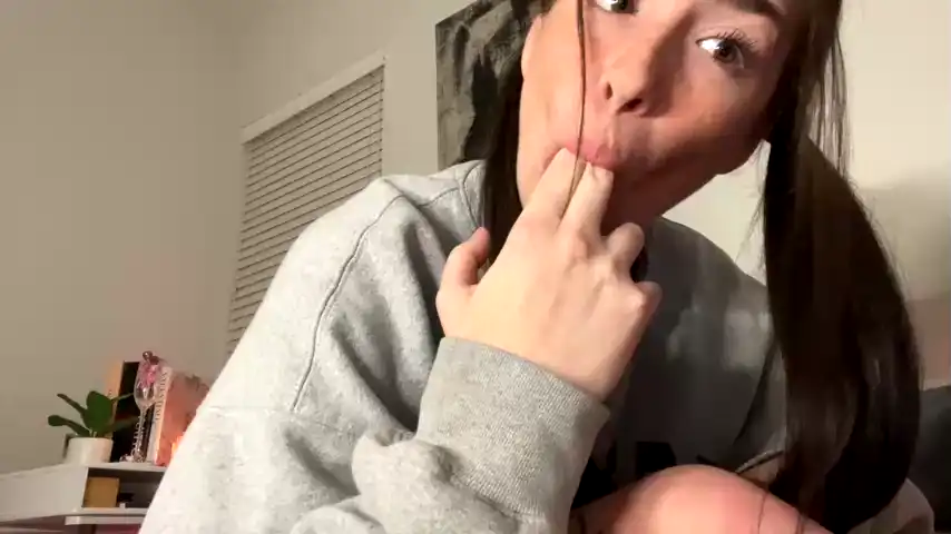 Alexilott - Chaturbate Hot Show Video - 2025 01-26 23:36:26